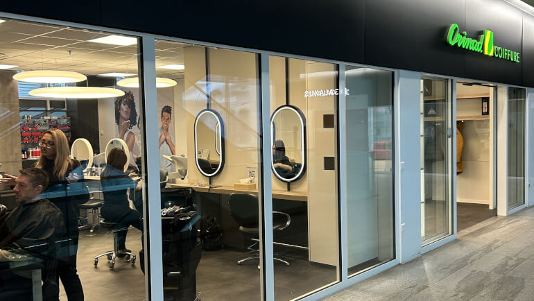 Orinad Coiffure Stadttor von Aussen